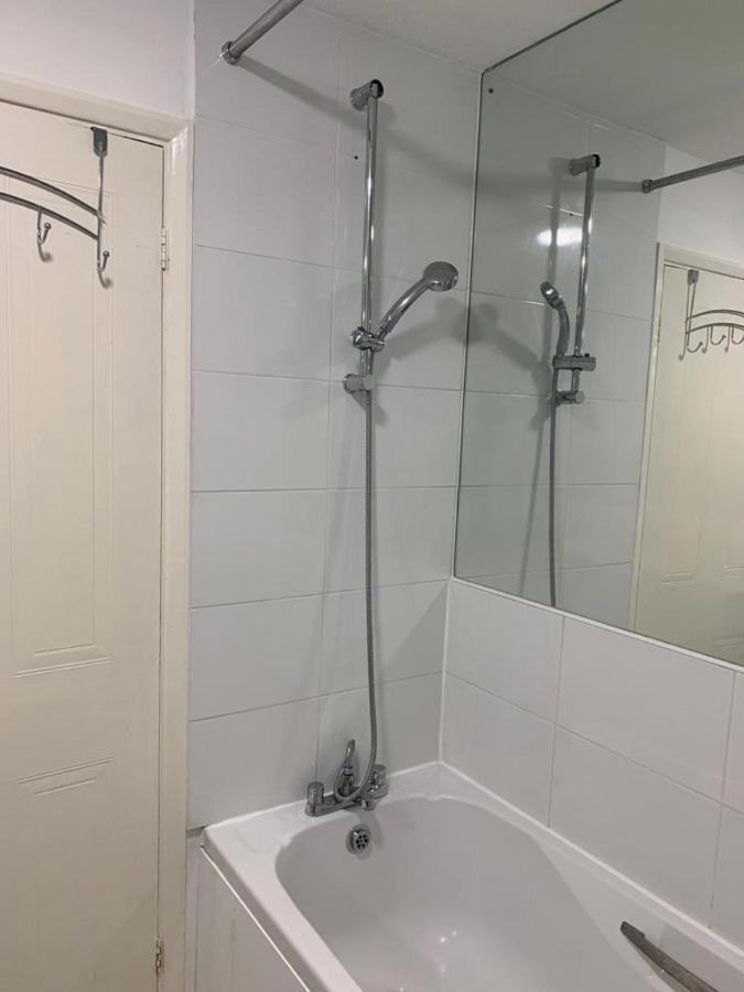 Charming 2-Bed House In London Villa Eksteriør billede