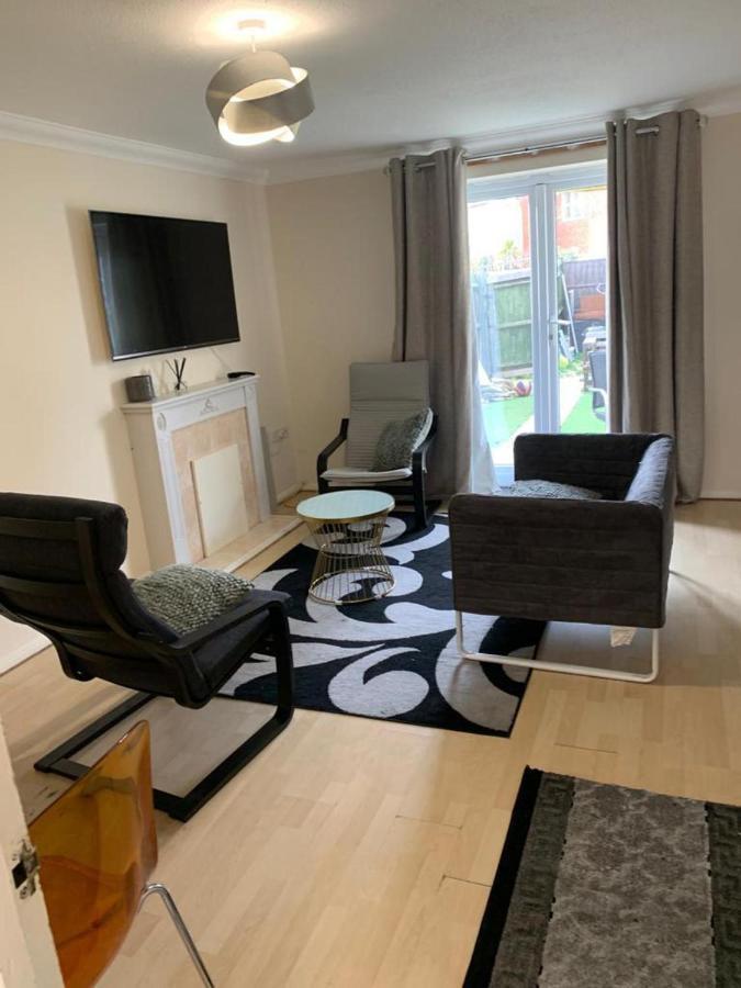 Charming 2-Bed House In London Villa Eksteriør billede