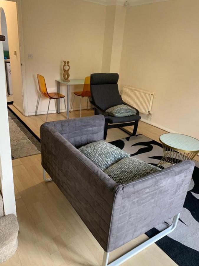 Charming 2-Bed House In London Villa Eksteriør billede